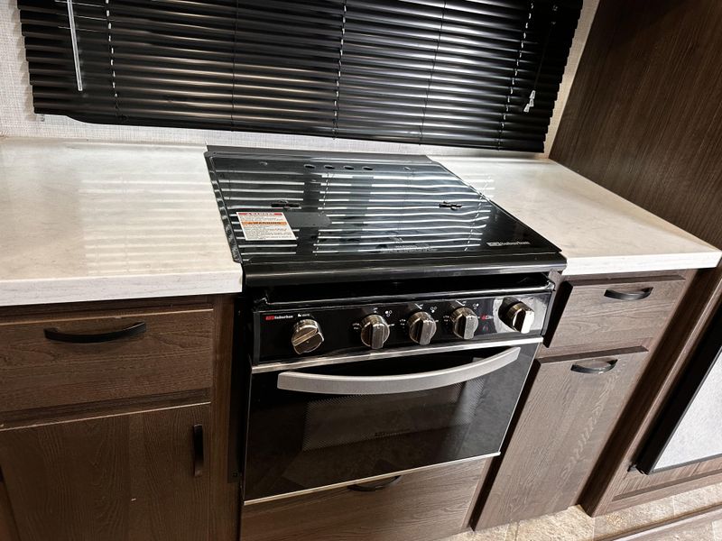 Used 2021 WINNEBAGO 3134RL Image 11
