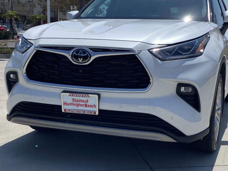New 2023 Toyota Highlander PlatinumImage 7