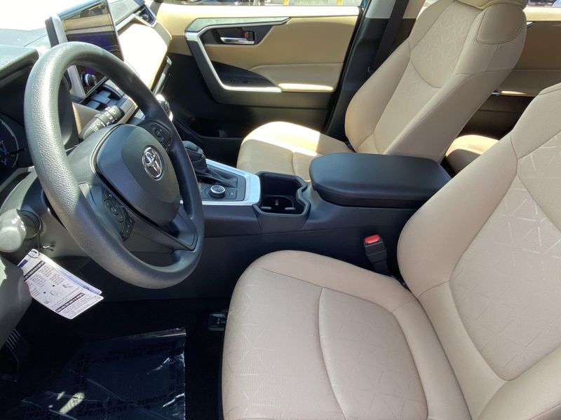 New 2025 Toyota RAV4 Hybrid XLEImage 14