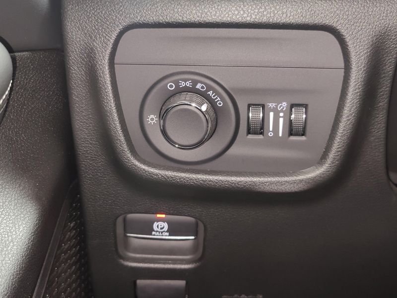 Used 2024 Jeep Grand Cherokee Laredo Luxury Tech V6 4X4Image 26