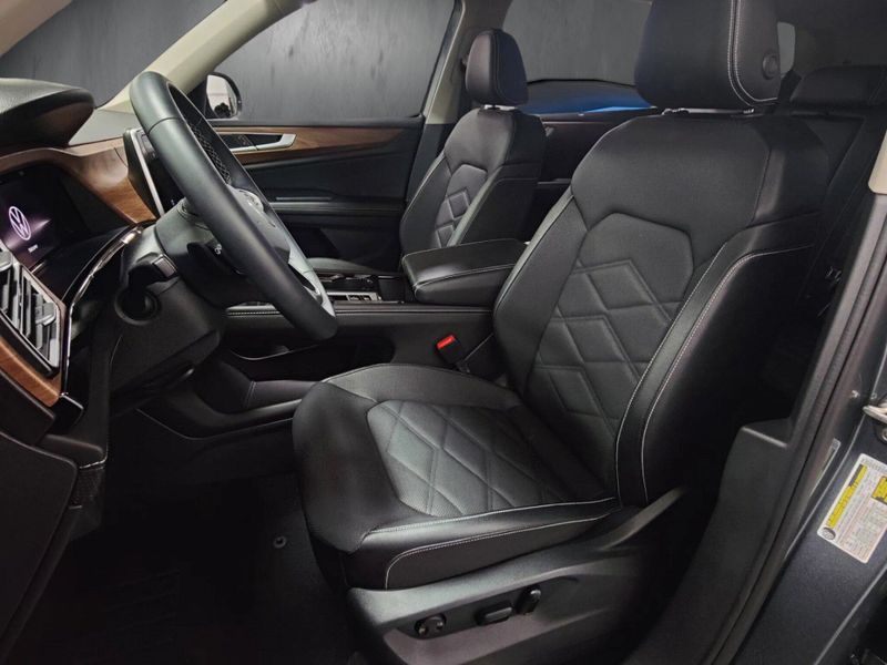 Used 2024 Volkswagen Atlas SE AWD w/TechnologyImage 14