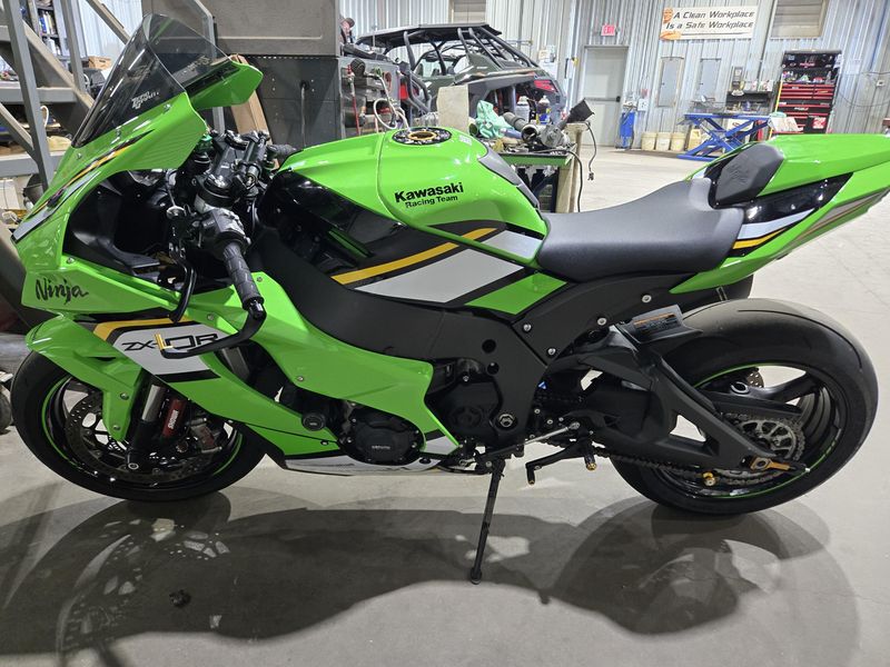 USED 2025 KAWASAKI NINJA ZX10R ABS KRT EDITION Image 4