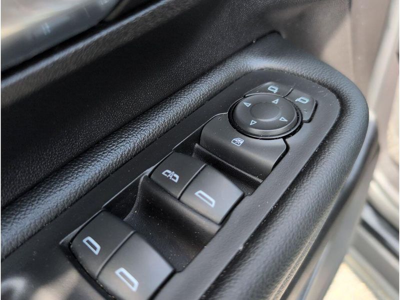 Used 2024 GMC Terrain SLEImage 12