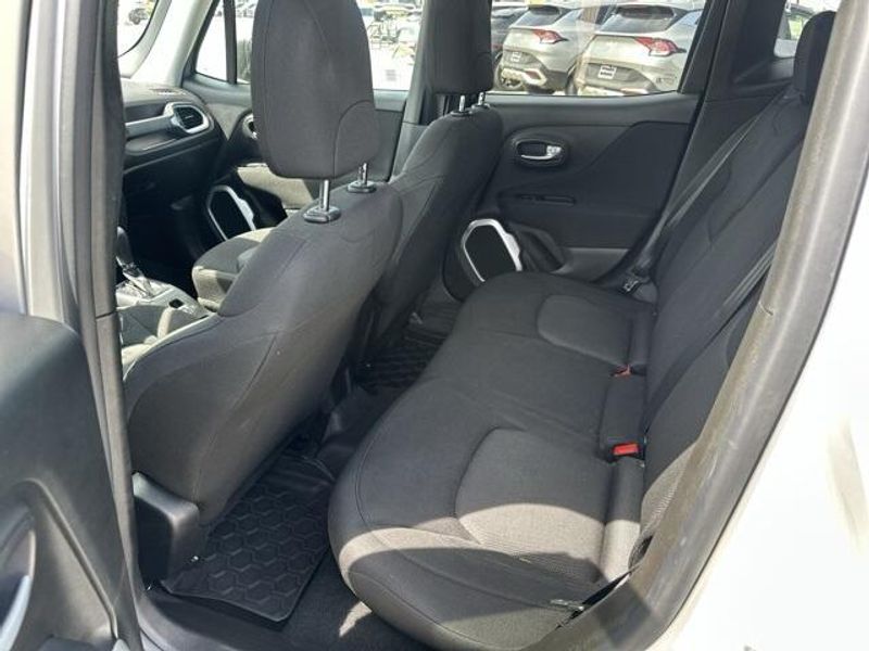 Used 2018 Jeep Renegade SportImage 11