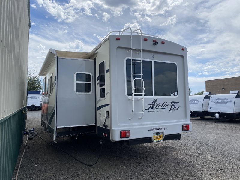 2016 NORTHWOOD ARCTIC FOX 32-A Image 5