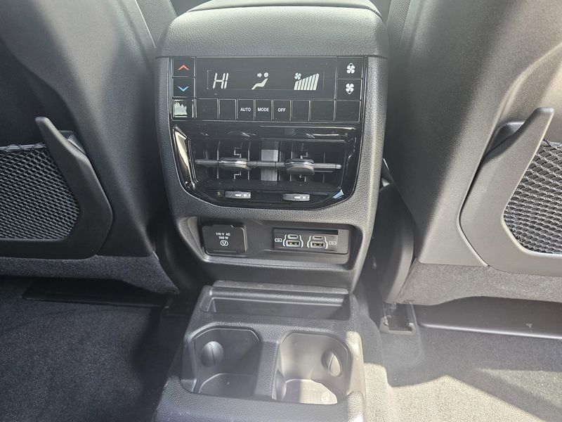 2025 Jeep Grand Cherokee L Altitude XImage 16