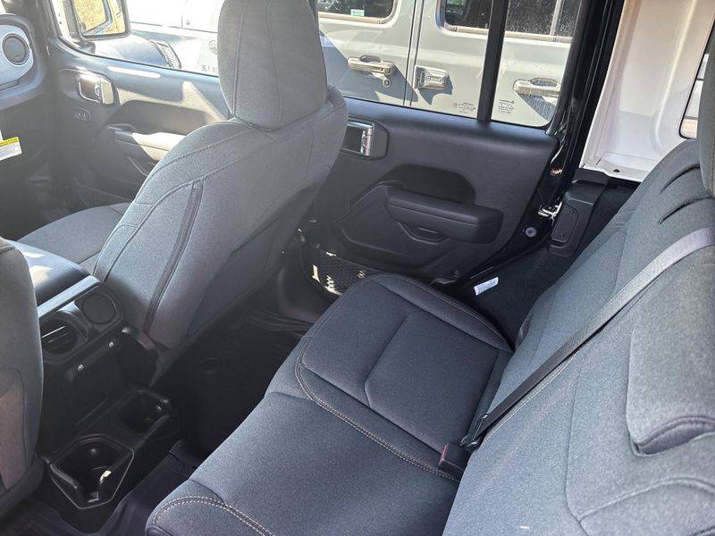 New 2026 Jeep Wrangler 4-door Sport SImage 19