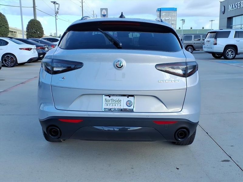 New 2025 Alfa Romeo Stelvio AwdImage 7