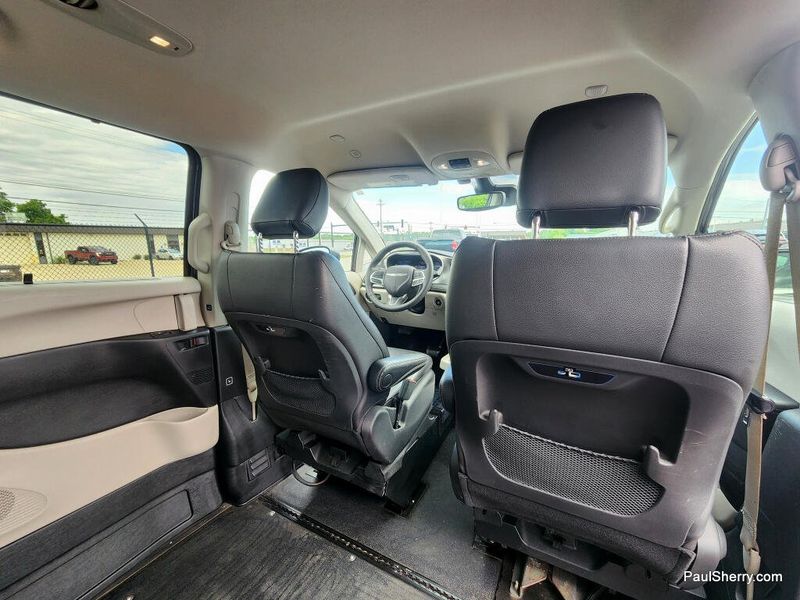 Used 2022 Chrysler Pacifica Touring L