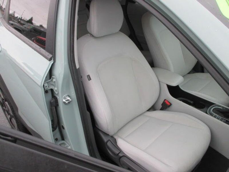 Used 2024 Hyundai Kona SELImage 21