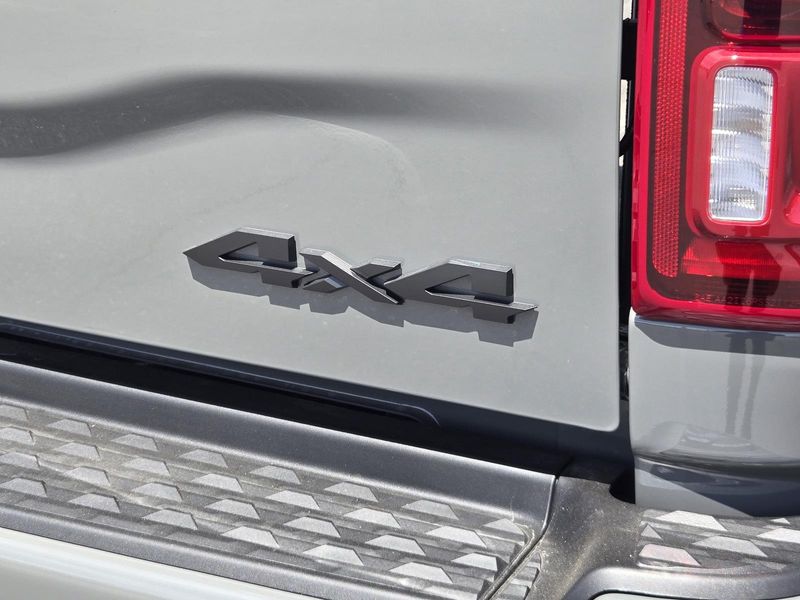 New 2026 RAM 2500 Laramie Crew Cab 4x4 8' Box