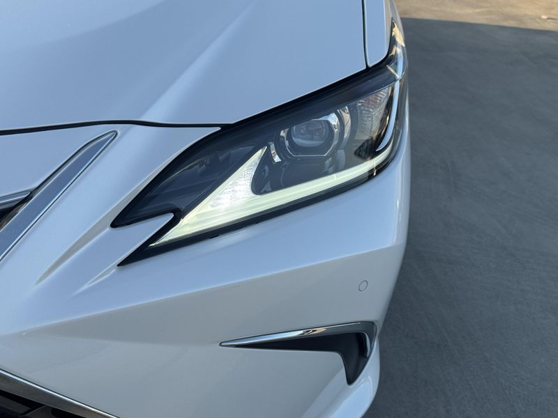 Used 2024 Lexus ES 350Image 12