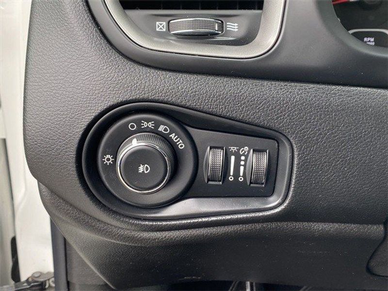 2020 Jeep Renegade LimitedImage 28