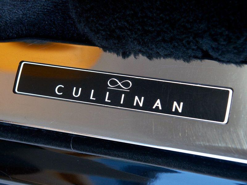Used 2022 Rolls-Royce Cullinan Black Badge Image 23