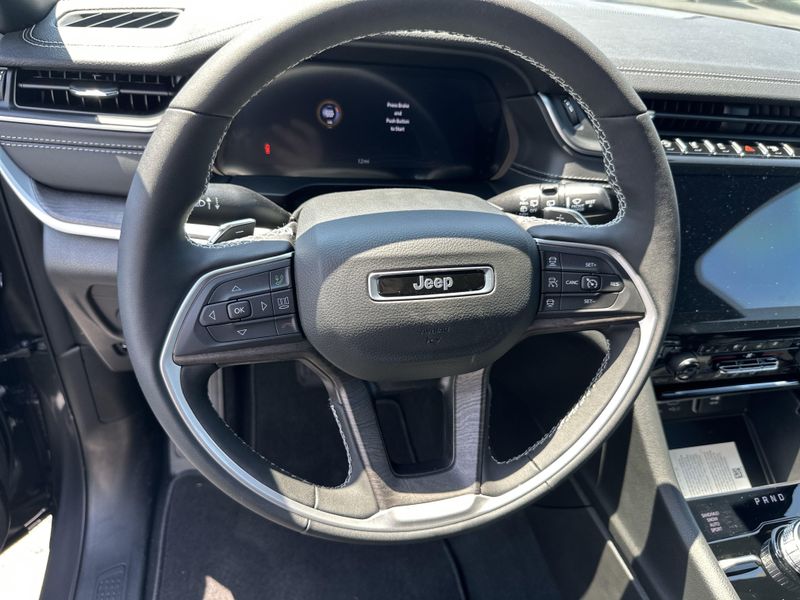 New 2025 Jeep Grand Cherokee L Limited 4x4Image 24