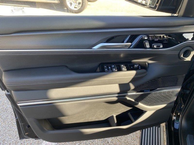 2023 Grand Wagoneer Obsidian 4X4Image 22