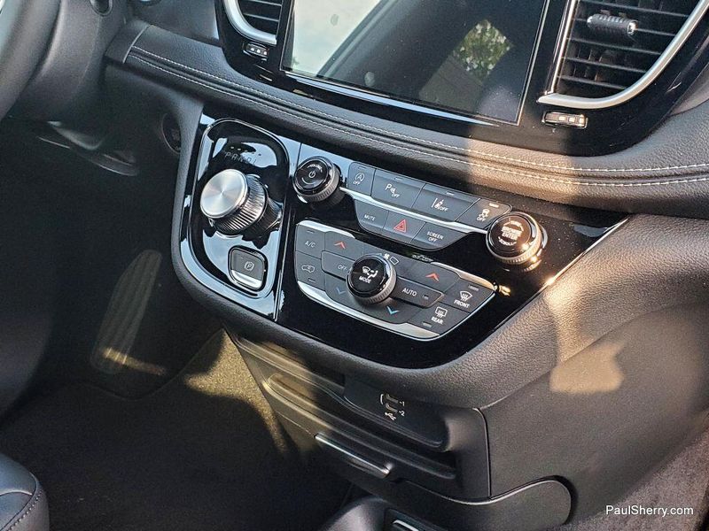 New 2026 Chrysler Pacifica SelectImage 21