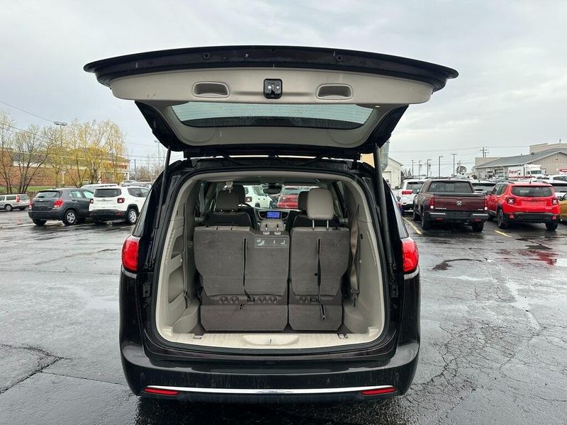 2017 Chrysler Pacifica Touring L PlusImage 17