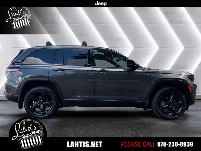 2023 Jeep Grand Cherokee Altitude photo 6