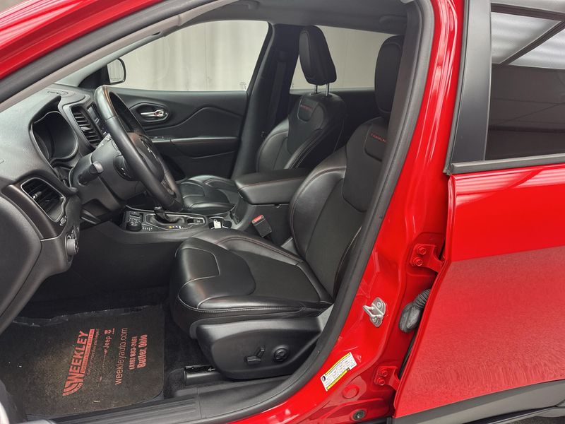 Used 2019 Jeep Cherokee TrailhawkImage 5