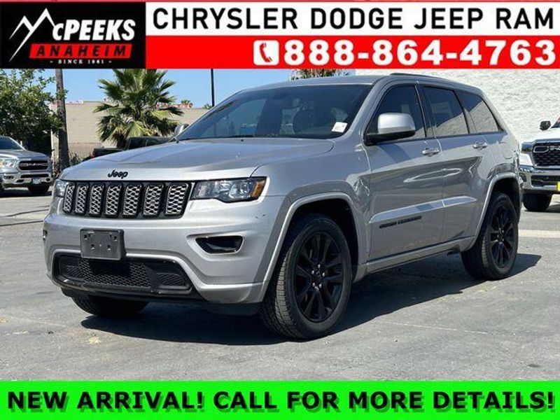 Used 2020 Jeep Grand Cherokee AltitudeImage 1