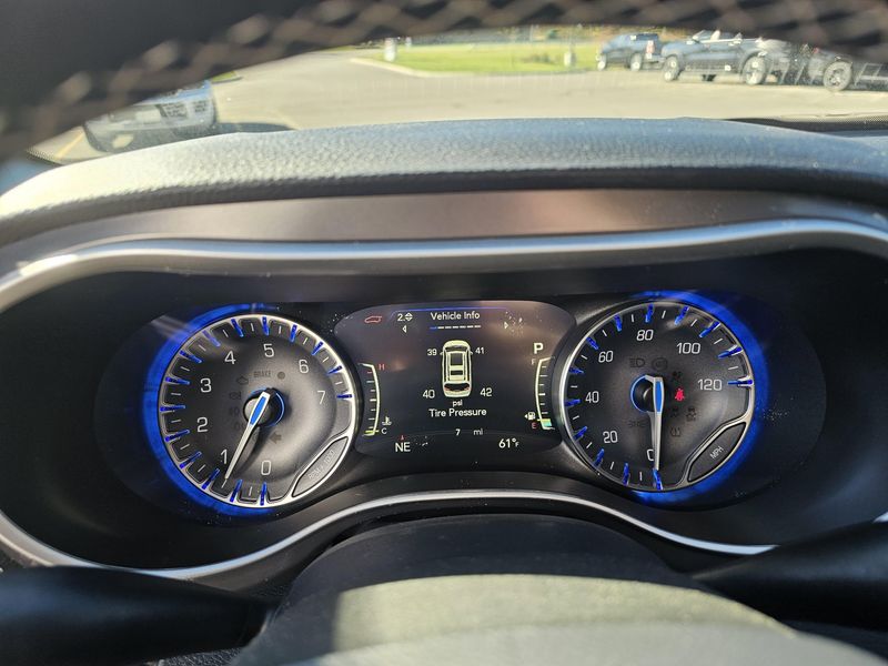 New 2026 Chrysler Pacifica Select AwdImage 5