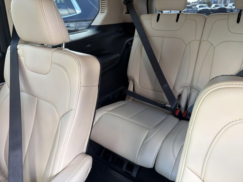 Used 2021 Jeep Grand Cherokee L LimitedImage 19