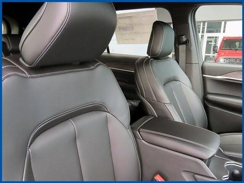 New 2025 Jeep Grand Cherokee LimitedImage 9