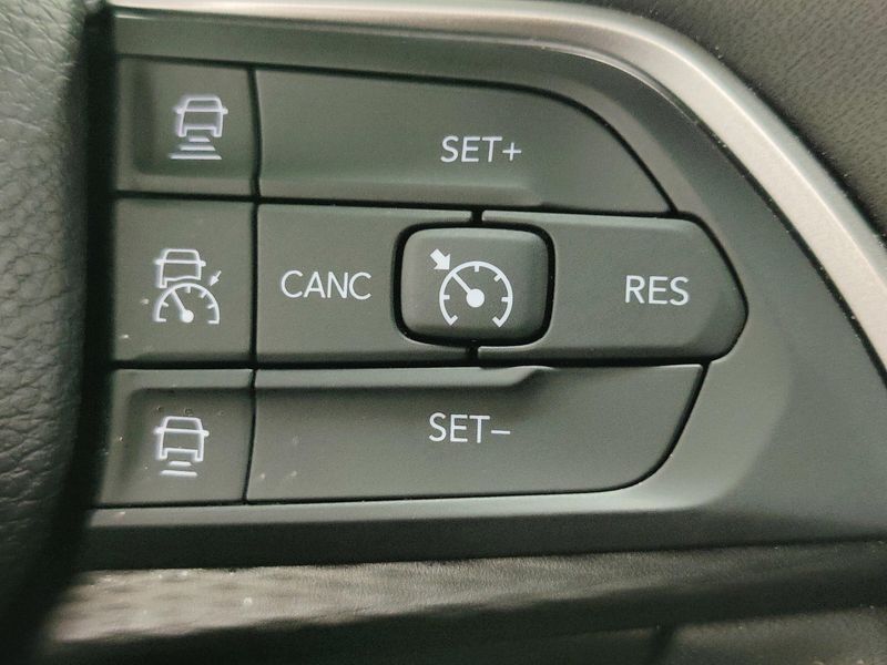 Used 2024 Jeep Grand Cherokee Laredo X Lux Tech V6 4x4Image 29