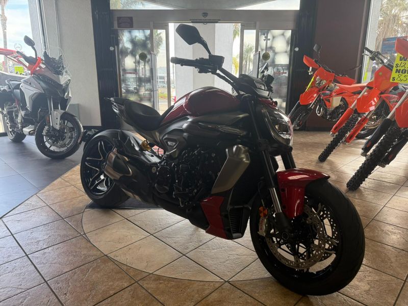 New 2026 Ducati X DIAVEL V4 Image 3