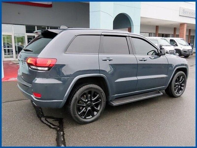 2017 Jeep Grand Cherokee AltitudeImage 7