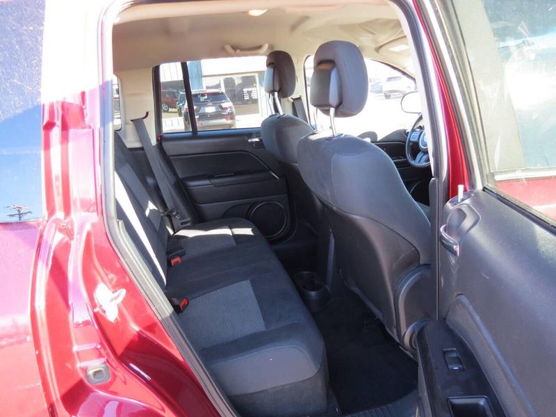 Used 2011 Jeep Compass Latitude 4x4 4dr SUVImage 16