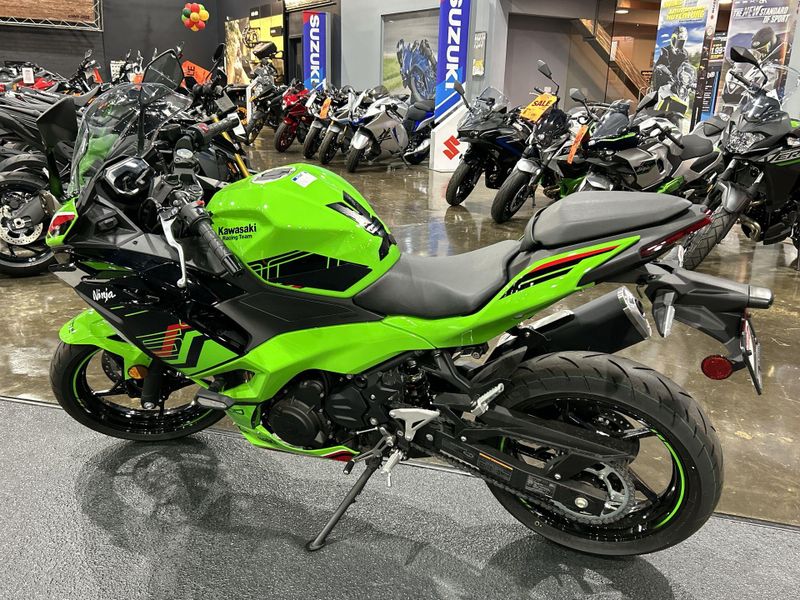 2024 Kawasaki NINJA 500 KRT EDITION SE ABS  in a LIME GREEN/EBONY exterior color. Del Amo Motorsports of Redondo Beach (424) 390-7811 delamomotorsports.com 