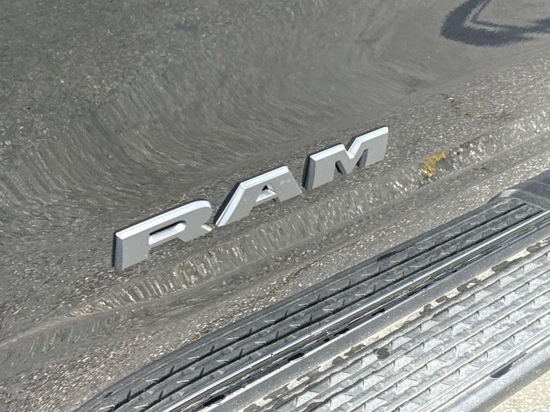 New 2026 RAM 1500 Express Crew Cab 4x4 5'7' Box