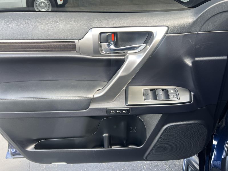 2023 Lexus GX 460 Image 5