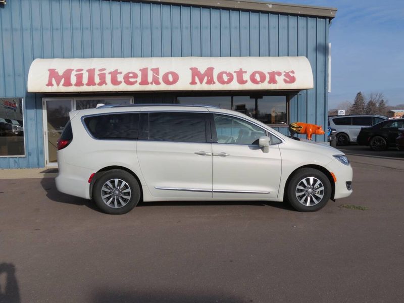 2020 Chrysler Pacifica Touring L Plus 4dr Mini VanImage 1