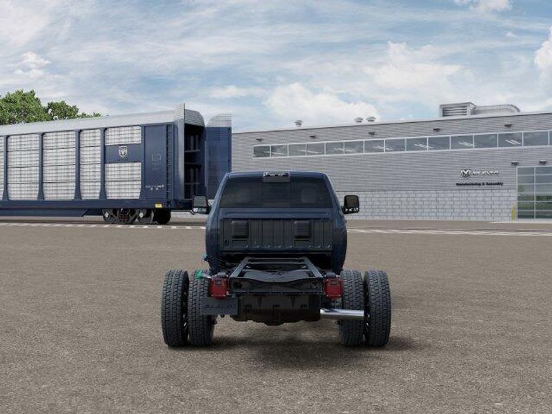 New 2027 RAM 4500HD TradesmanImage 7