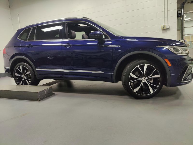 Used 2024 Volkswagen Tiguan AWD SEL R-Line w/Sunroof/NavImage 3