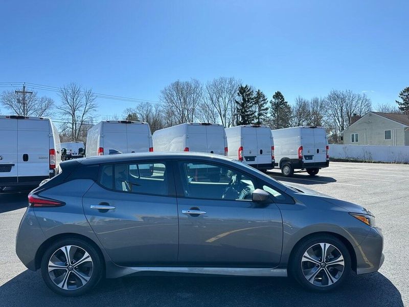 2020 Nissan Leaf SVImage 11