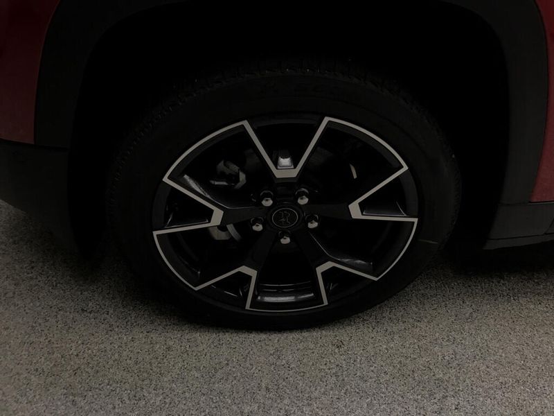 New 2026 Jeep Cherokee Overland 4x4Image 2