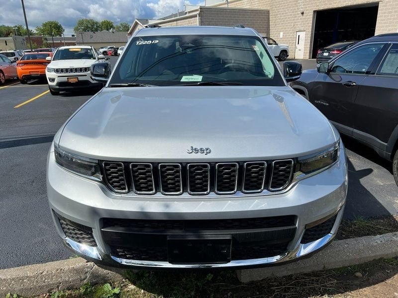 2021 Jeep Grand Cherokee L Limited 4x4Image 4