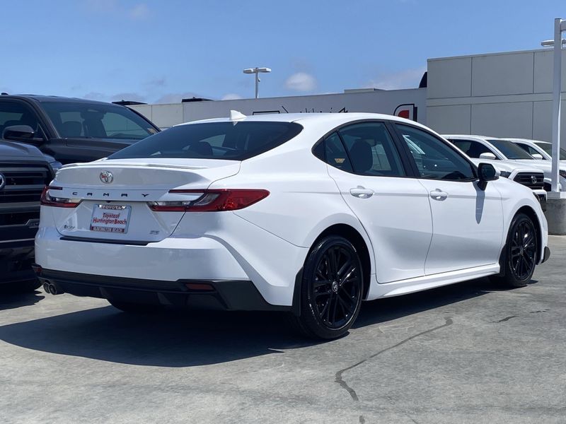 New 2025 Toyota Camry SEImage 3
