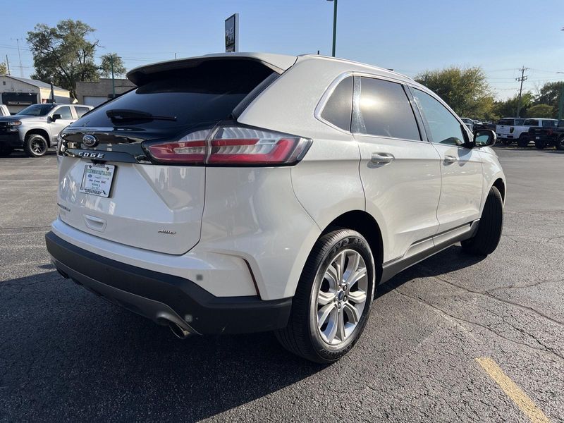 2022 Ford Edge Titanium photo 3