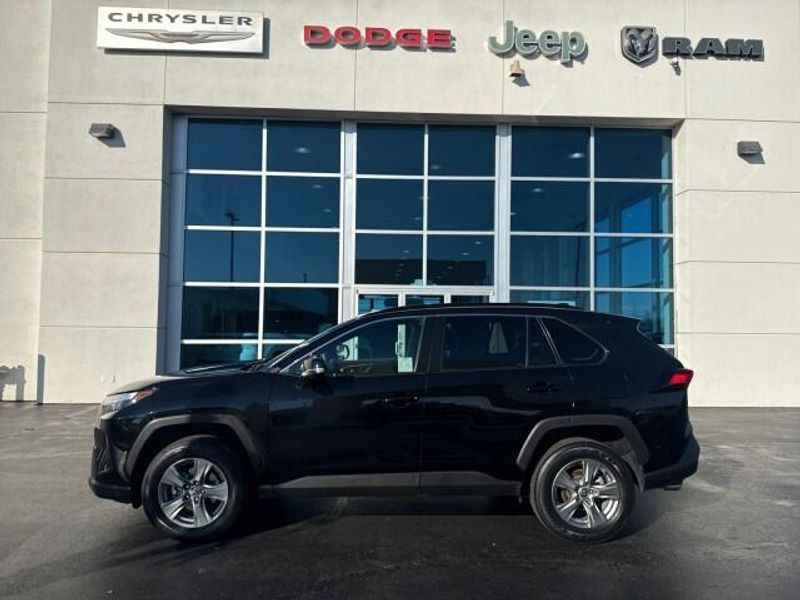 2024 Toyota RAV4 XLE photo 4