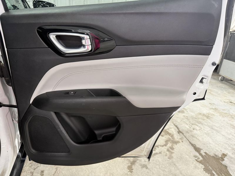 Used 2025 Jeep Compass LimitedImage 8