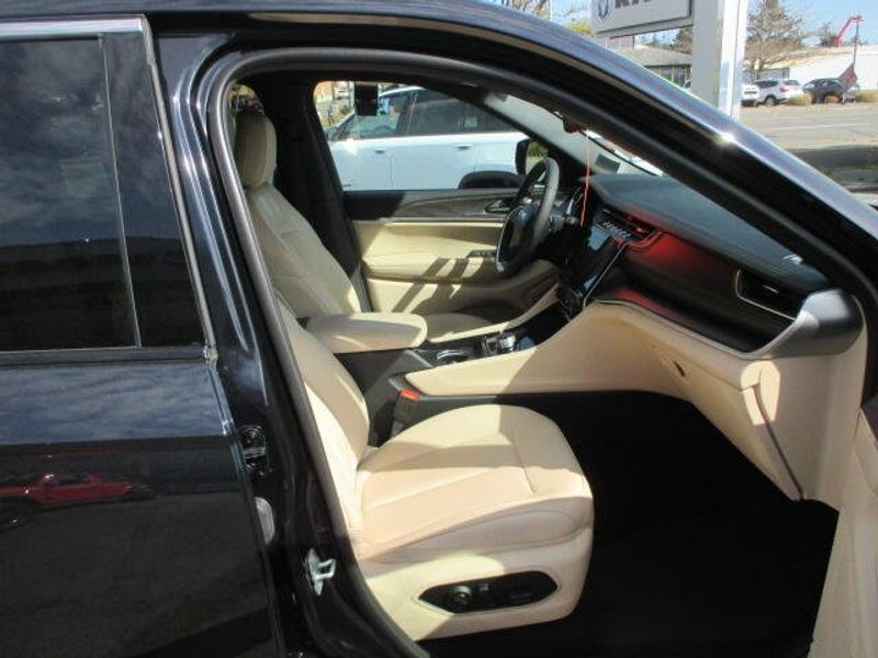 Used 2024 Jeep Grand Cherokee LimitedImage 25