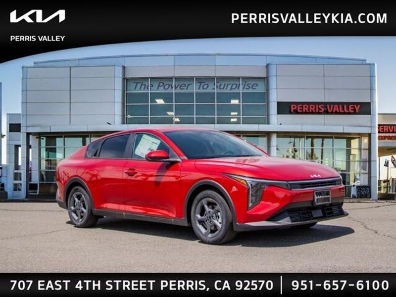 2025 Kia K4 LXSImage 1