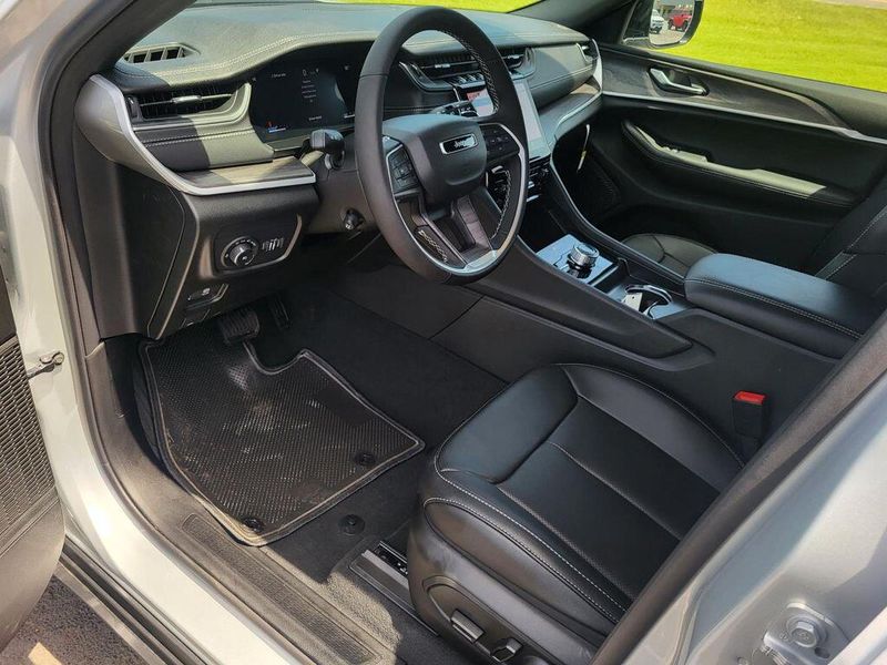 2025 Jeep Grand Cherokee L Limited 4x4Image 27