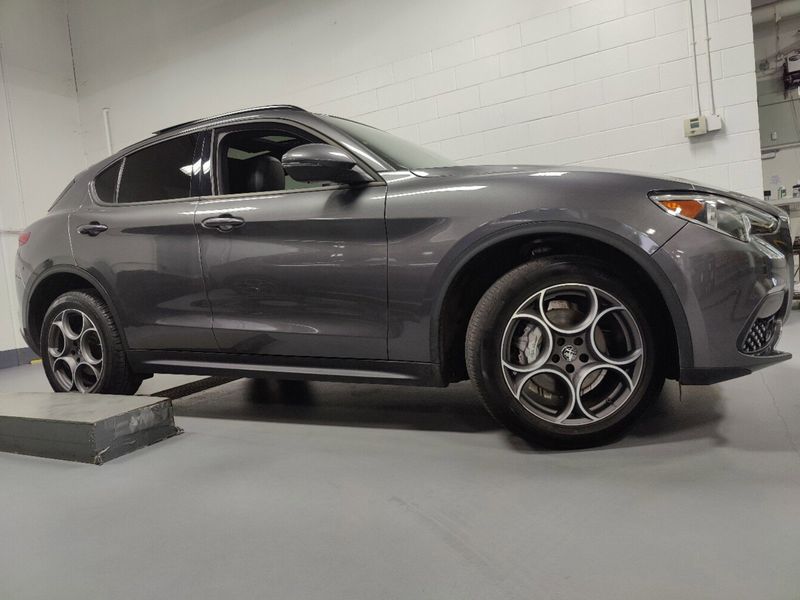 2022 Alfa Romeo Stelvio AWD w/Sunroof/NavImage 4