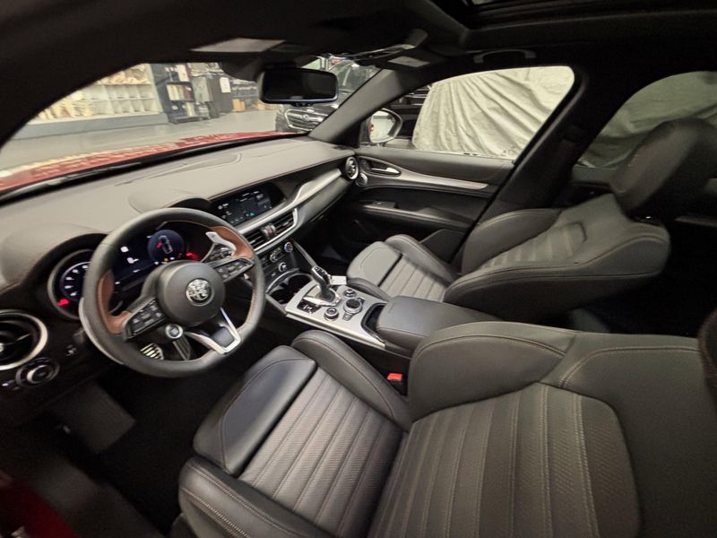 New 2025 Alfa Romeo Stelvio Intensa AwdImage 5